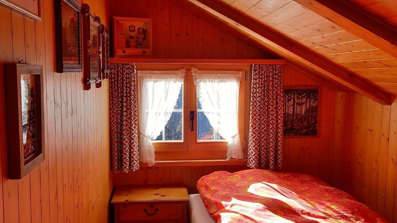 Schlafzimmer mit Einzelbett (120 cm breit) Schlafzimmer mit Einzelbett (120 cm breit)